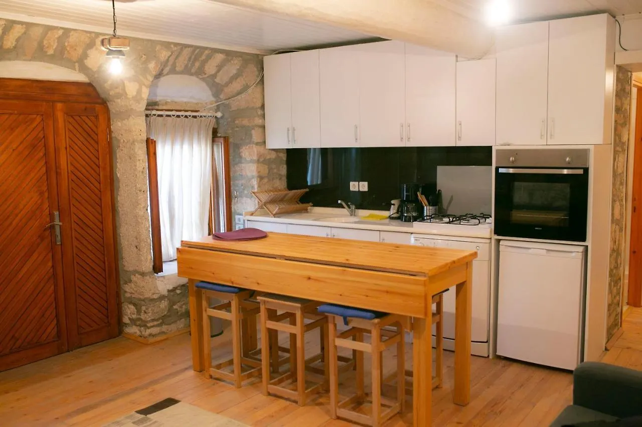 Annemin Harabesi Otel Кешме 0*,