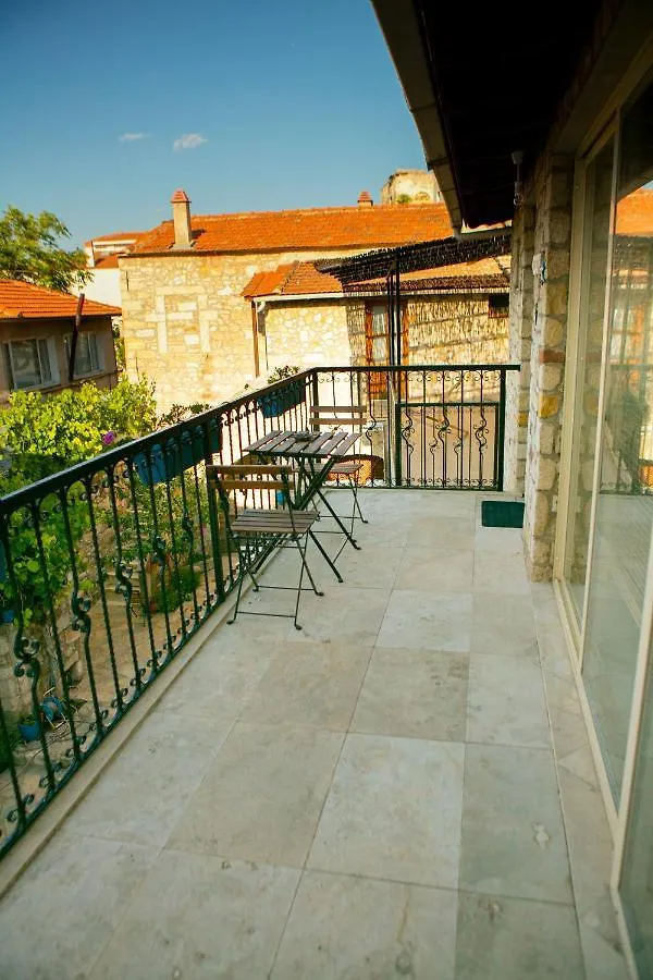 Annemin Harabesi Otel Кешме